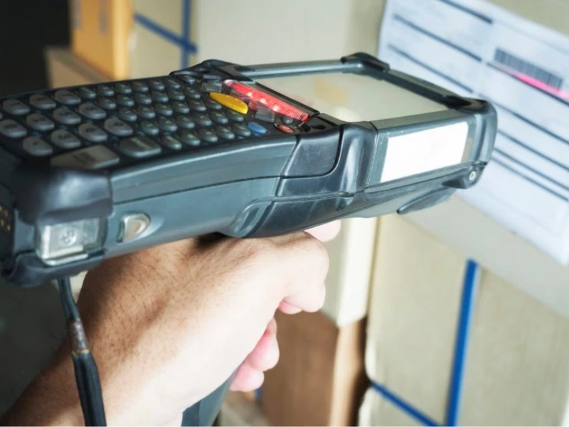 RFID vs barcoding for inventory management RTLS LocaXion